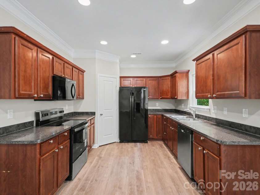 317 Rook Road, Charlotte, NC 28216.  MLS# CAR4373432, YatesRealty ID 18069. 