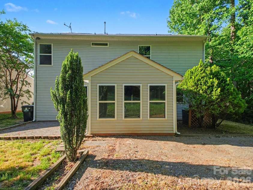 317 Rook Road, Charlotte, NC 28216.  MLS# CAR4373432, YatesRealty ID 18069. 
