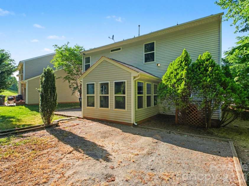 317 Rook Road, Charlotte, NC 28216.  MLS# CAR4373432, YatesRealty ID 18069. 