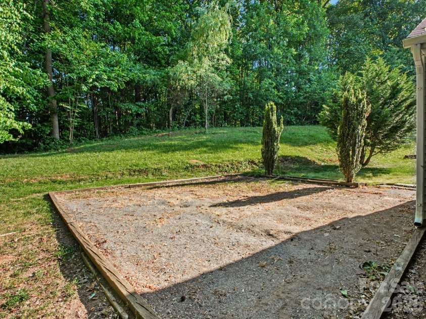 317 Rook Road, Charlotte, NC 28216.  MLS# CAR4373432, YatesRealty ID 18069. 