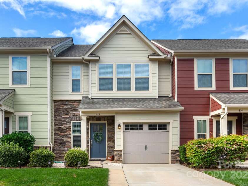 318 Willow Wood Court, Matthews, NC 28104.  MLS# CAR4312930, YatesRealty ID 18069. Front