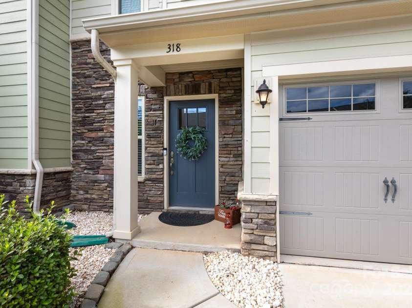 318 Willow Wood Court, Matthews, NC 28104.  MLS# CAR4312930, YatesRealty ID 18069. Front