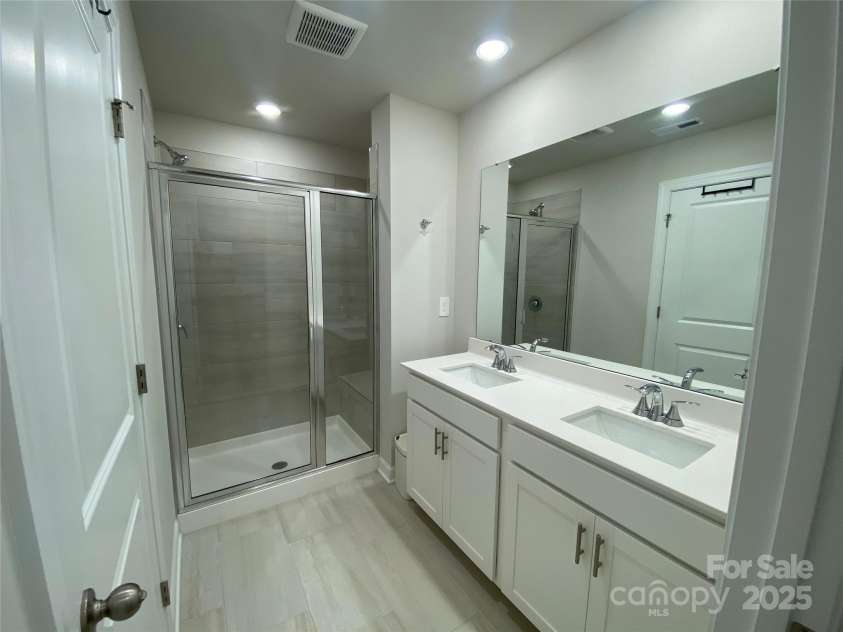 6110 Starview Terrace, Charlotte, NC 28216.  MLS# CAR4331130, YatesRealty ID 1807. 