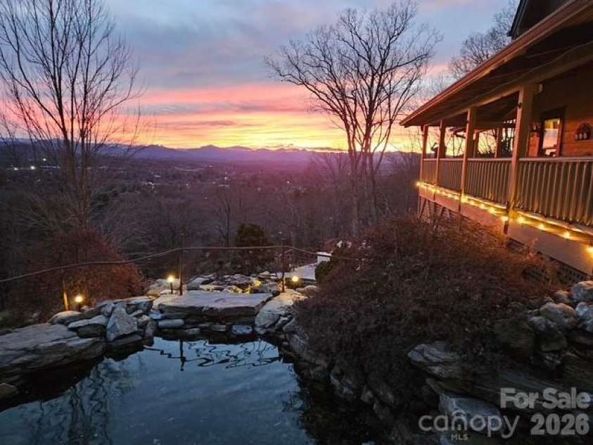 112 Hamburg Mountain Road, Weaverville, NC 28787.  MLS# CAR4336547, YatesRealty ID 18070. 