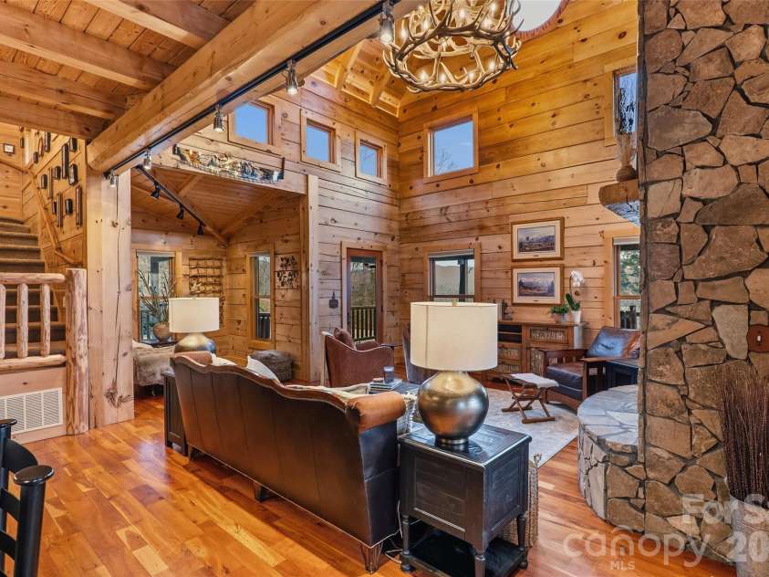 112 Hamburg Mountain Road, Weaverville, NC 28787.  MLS# CAR4336547, YatesRealty ID 18070. 