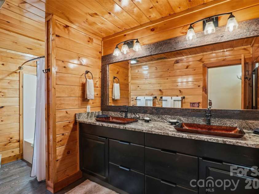 112 Hamburg Mountain Road, Weaverville, NC 28787.  MLS# CAR4336547, YatesRealty ID 18070. 
