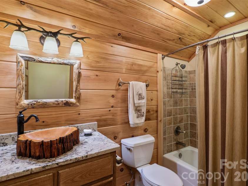 112 Hamburg Mountain Road, Weaverville, NC 28787.  MLS# CAR4336547, YatesRealty ID 18070. 