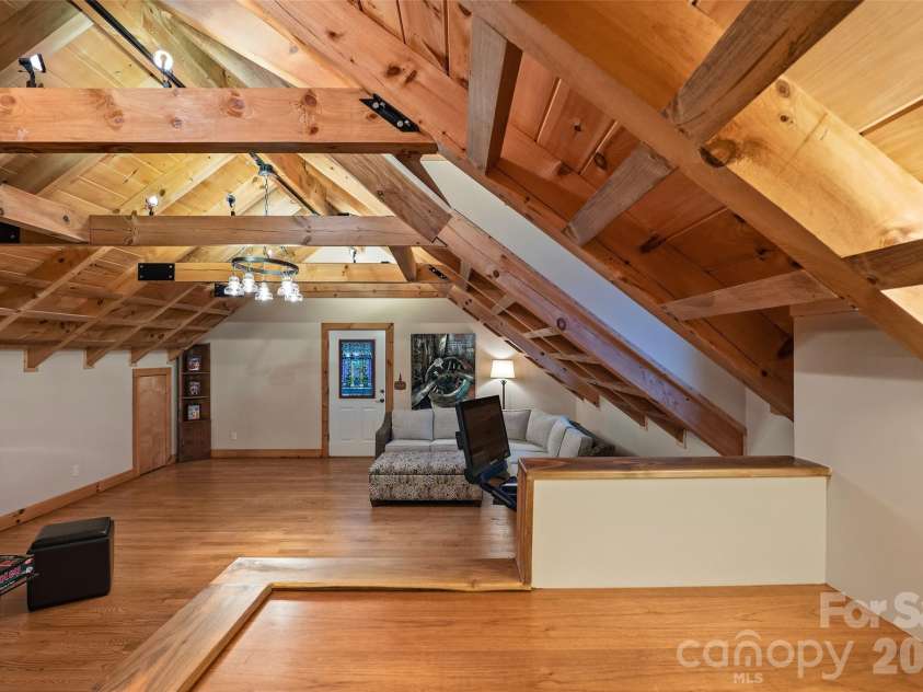112 Hamburg Mountain Road, Weaverville, NC 28787.  MLS# CAR4336547, YatesRealty ID 18070. 