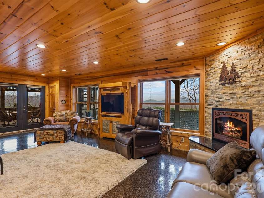 112 Hamburg Mountain Road, Weaverville, NC 28787.  MLS# CAR4336547, YatesRealty ID 18070. 