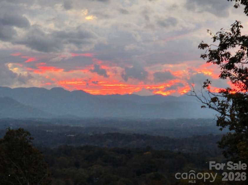 112 Hamburg Mountain Road, Weaverville, NC 28787.  MLS# CAR4336547, YatesRealty ID 18070. 