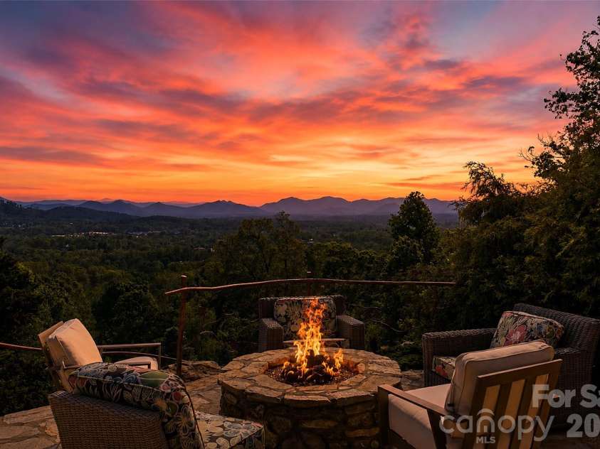 112 Hamburg Mountain Road, Weaverville, NC 28787.  MLS# CAR4336547, YatesRealty ID 18070. 