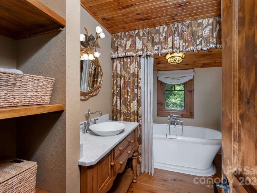 610 Rocky Parkway, Banner Elk, NC 28604.  MLS# CAR4266587, YatesRealty ID 18070. Bath Upper