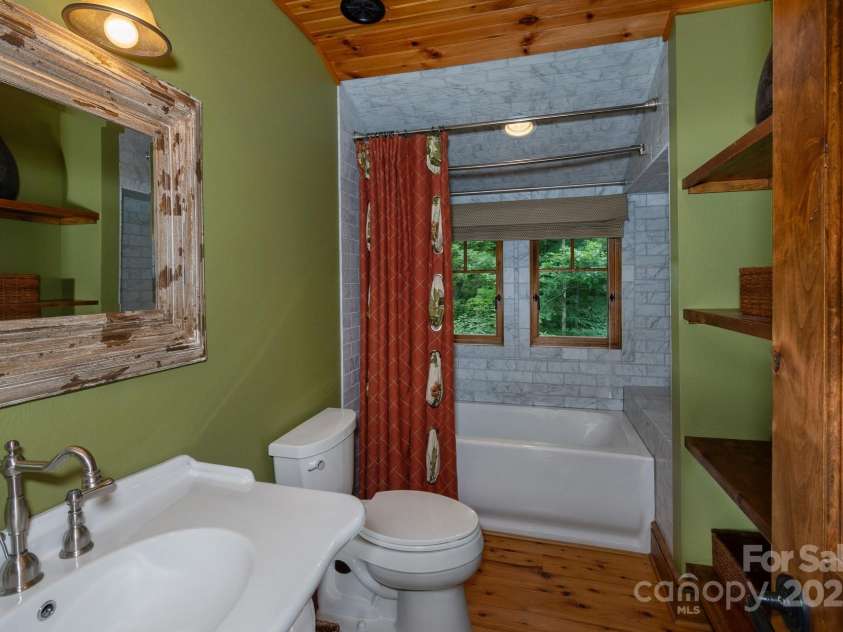 610 Rocky Parkway, Banner Elk, NC 28604.  MLS# CAR4266587, YatesRealty ID 18070. Bath Upper