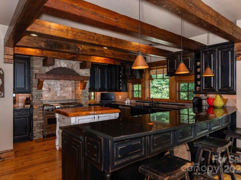 610 Rocky Parkway, Banner Elk, NC 28604.  MLS# CAR4266587, YatesRealty ID 18070. Gourmet Kitchen