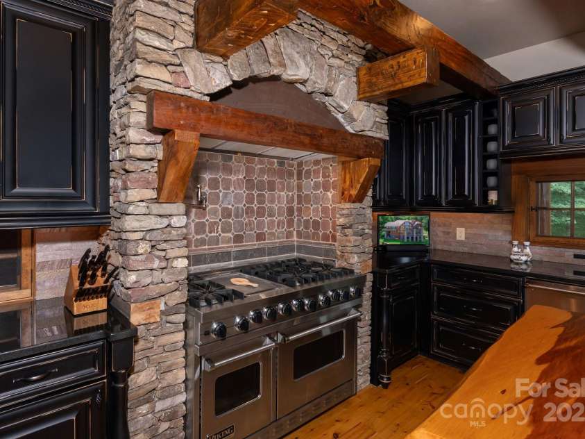 610 Rocky Parkway, Banner Elk, NC 28604.  MLS# CAR4266587, YatesRealty ID 18070. Kitchen