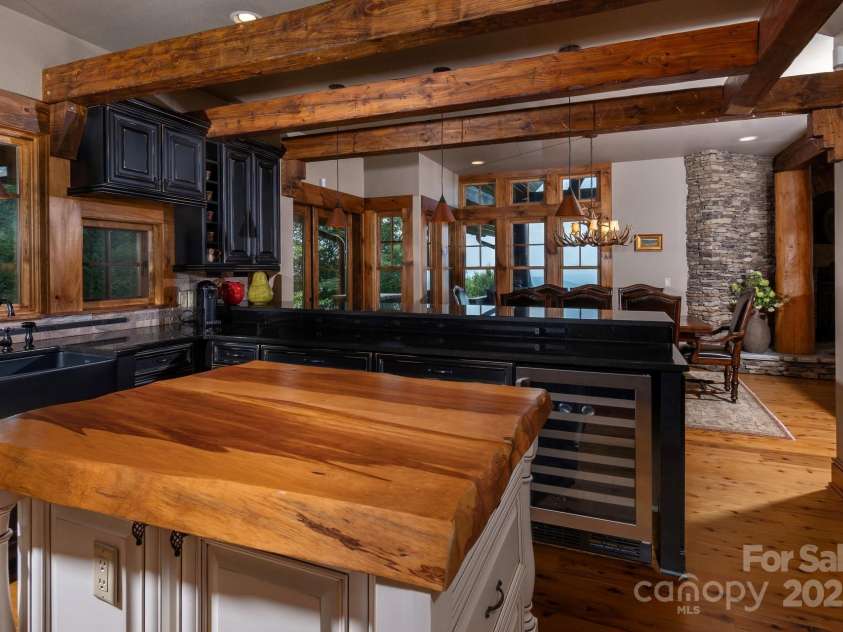 610 Rocky Parkway, Banner Elk, NC 28604.  MLS# CAR4266587, YatesRealty ID 18070. Kitchen