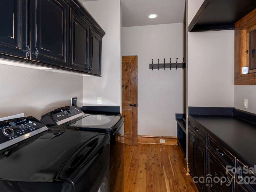 610 Rocky Parkway, Banner Elk, NC 28604.  MLS# CAR4266587, YatesRealty ID 18070. Laundry on Main