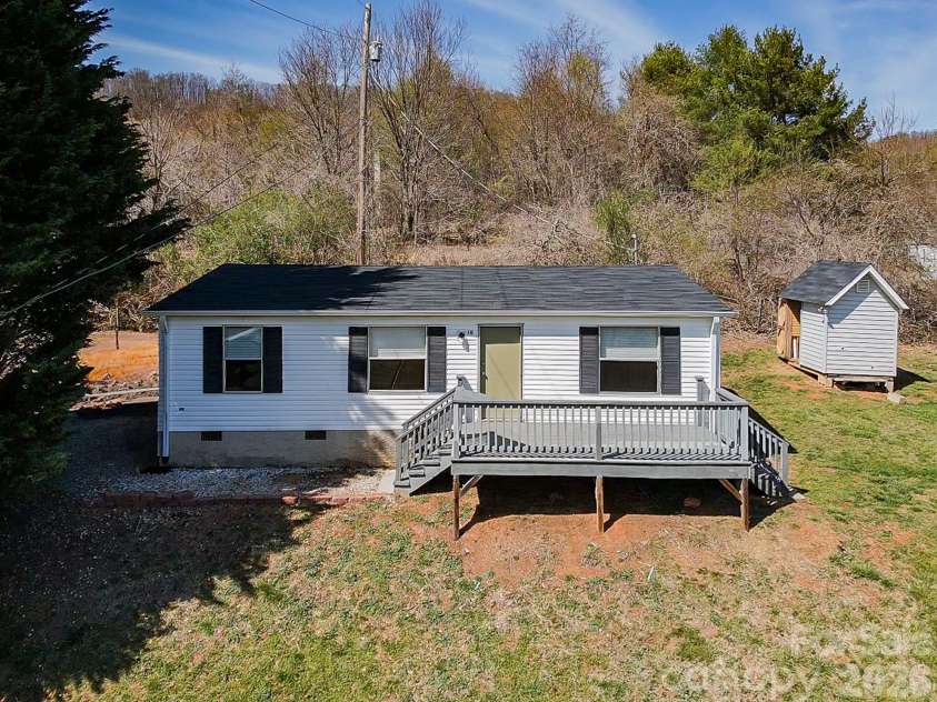 10 Lands End Drive, Candler, NC 28715.  MLS# CAR4371893, YatesRealty ID 18071. 