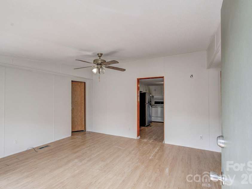 10 Lands End Drive, Candler, NC 28715.  MLS# CAR4371893, YatesRealty ID 18071. 