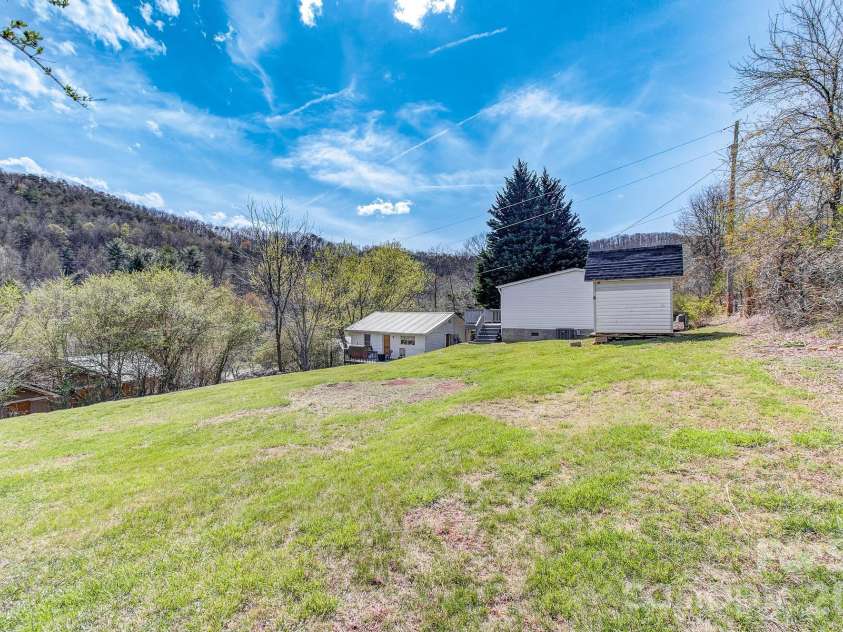 10 Lands End Drive, Candler, NC 28715.  MLS# CAR4371893, YatesRealty ID 18071. 