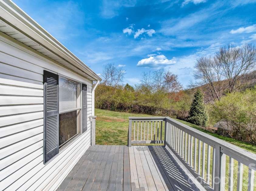 10 Lands End Drive, Candler, NC 28715.  MLS# CAR4371893, YatesRealty ID 18071. 