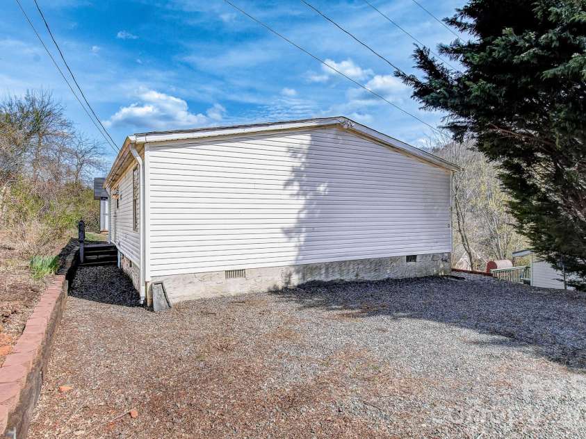 10 Lands End Drive, Candler, NC 28715.  MLS# CAR4371893, YatesRealty ID 18071. 