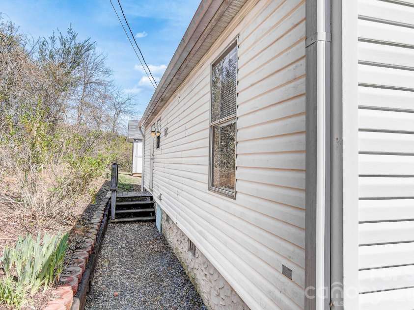 10 Lands End Drive, Candler, NC 28715.  MLS# CAR4371893, YatesRealty ID 18071. 