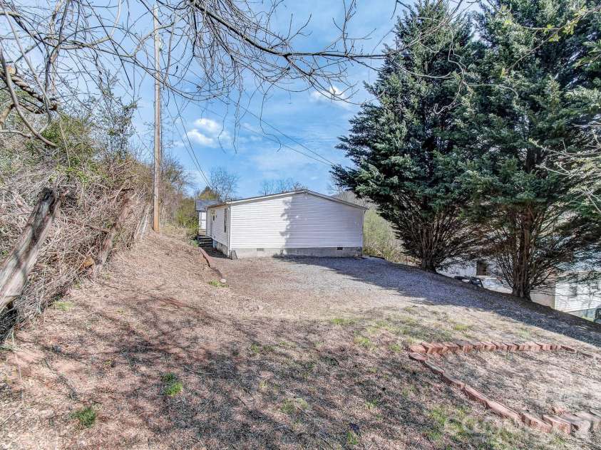 10 Lands End Drive, Candler, NC 28715.  MLS# CAR4371893, YatesRealty ID 18071. 