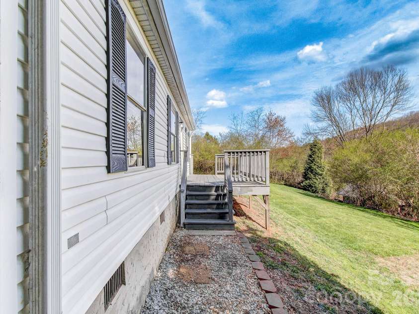 10 Lands End Drive, Candler, NC 28715.  MLS# CAR4371893, YatesRealty ID 18071. 