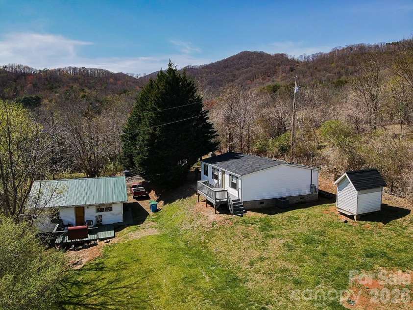 10 Lands End Drive, Candler, NC 28715.  MLS# CAR4371893, YatesRealty ID 18071. 