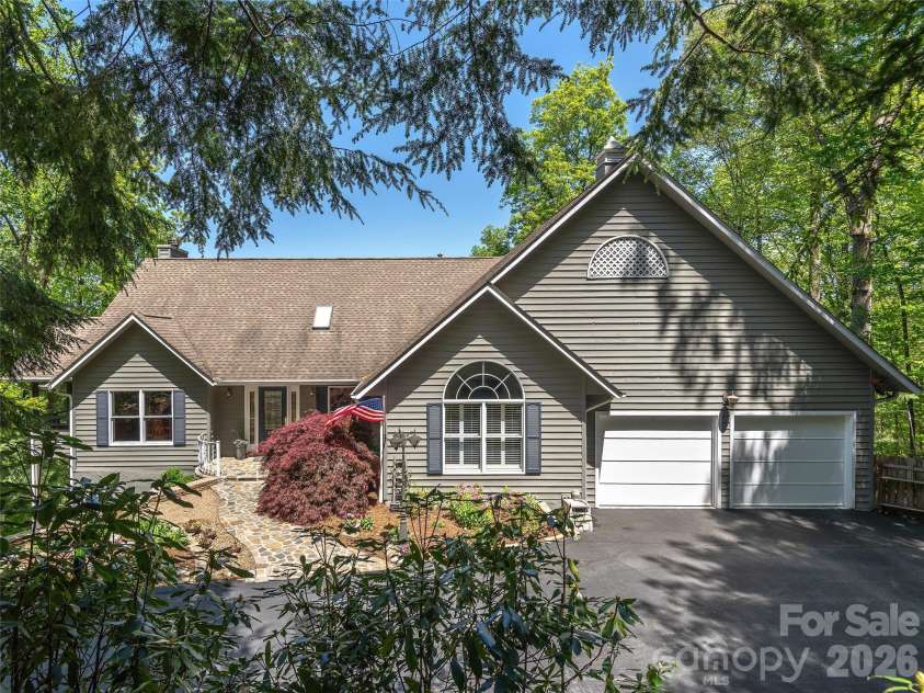126 Stonebridge Drive, Hendersonville, NC 28739.  MLS# CAR4374699, YatesRealty ID 18072. 