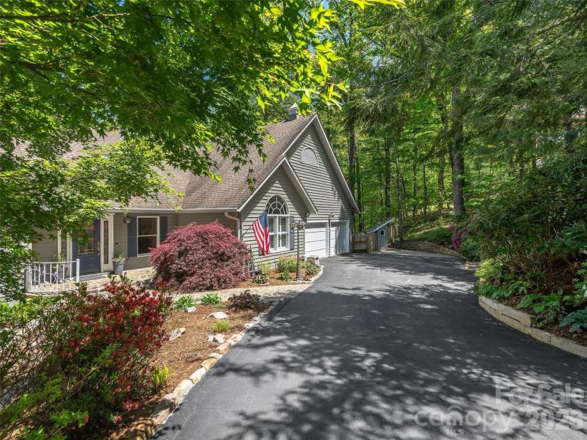 126 Stonebridge Drive, Hendersonville, NC 28739.  MLS# CAR4374699, YatesRealty ID 18072. 