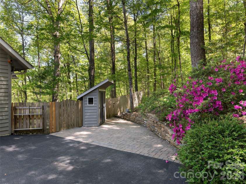 126 Stonebridge Drive, Hendersonville, NC 28739.  MLS# CAR4374699, YatesRealty ID 18072. Potting Shed
