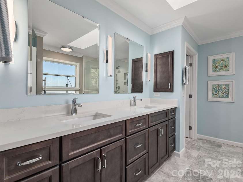 126 Stonebridge Drive, Hendersonville, NC 28739.  MLS# CAR4374699, YatesRealty ID 18072. Primary Bathroom