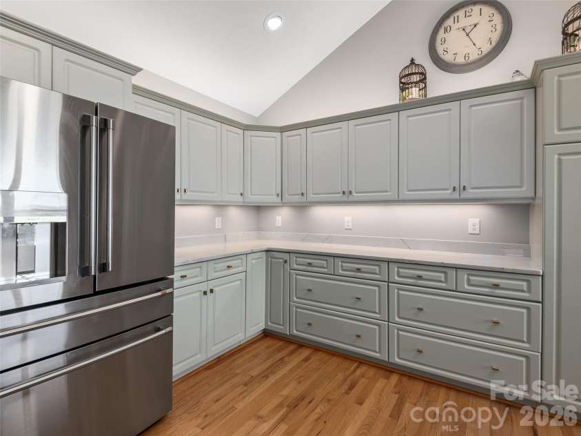 126 Stonebridge Drive, Hendersonville, NC 28739.  MLS# CAR4374699, YatesRealty ID 18072. Quartzite Counter Tops