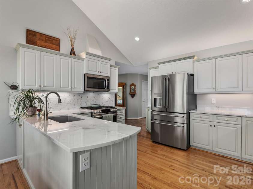 126 Stonebridge Drive, Hendersonville, NC 28739.  MLS# CAR4374699, YatesRealty ID 18072. Updated, Gourmet Kitchen