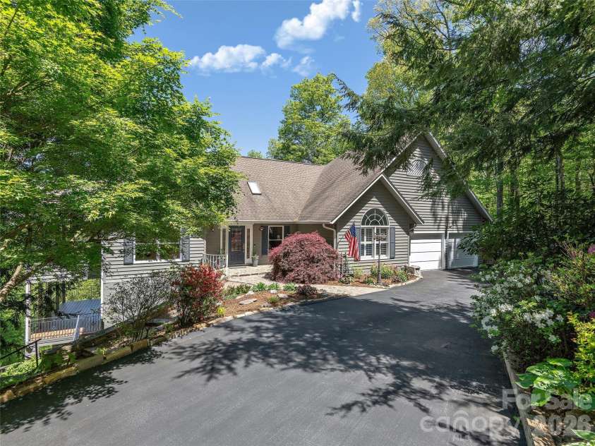126 Stonebridge Drive, Hendersonville, NC 28739.  MLS# CAR4374699, YatesRealty ID 18072. Welcome Home!