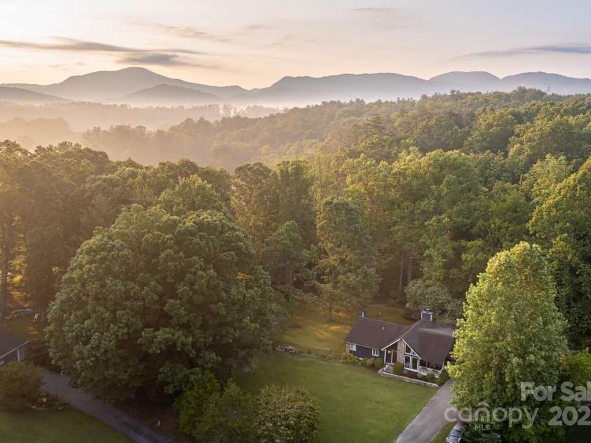 8 Briarwood Lane, Fletcher, NC 28732.  MLS# CAR4267213, YatesRealty ID 18072. 