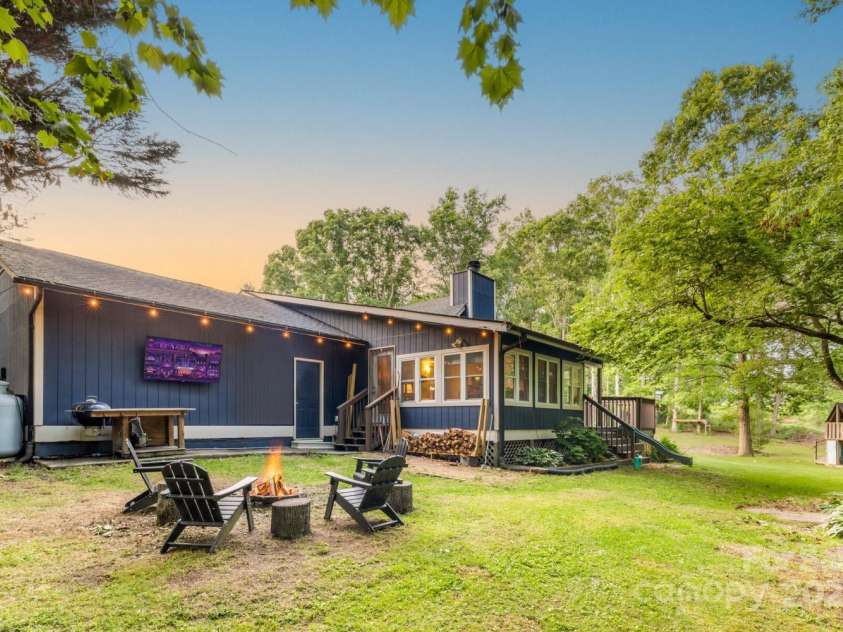 8 Briarwood Lane, Fletcher, NC 28732.  MLS# CAR4267213, YatesRealty ID 18072. 