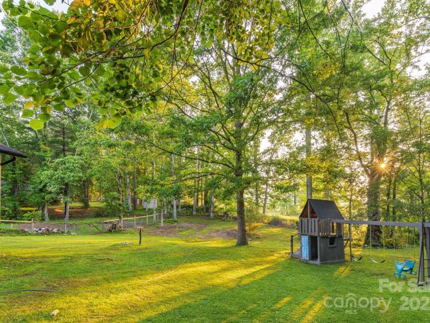 8 Briarwood Lane, Fletcher, NC 28732.  MLS# CAR4267213, YatesRealty ID 18072. 