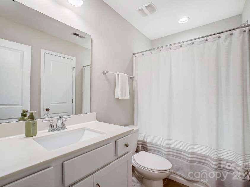 7348 Adirondack Drive, Denver, NC 28037.  MLS# CAR4232291, YatesRealty ID 18073. Full Bath Upstairs