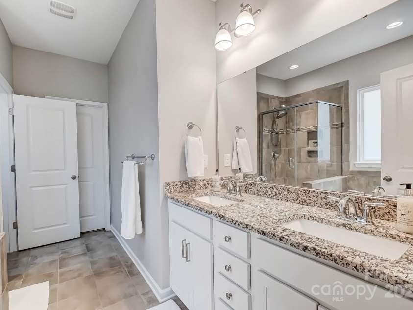 7348 Adirondack Drive, Denver, NC 28037.  MLS# CAR4232291, YatesRealty ID 18073. Primary Bathroom