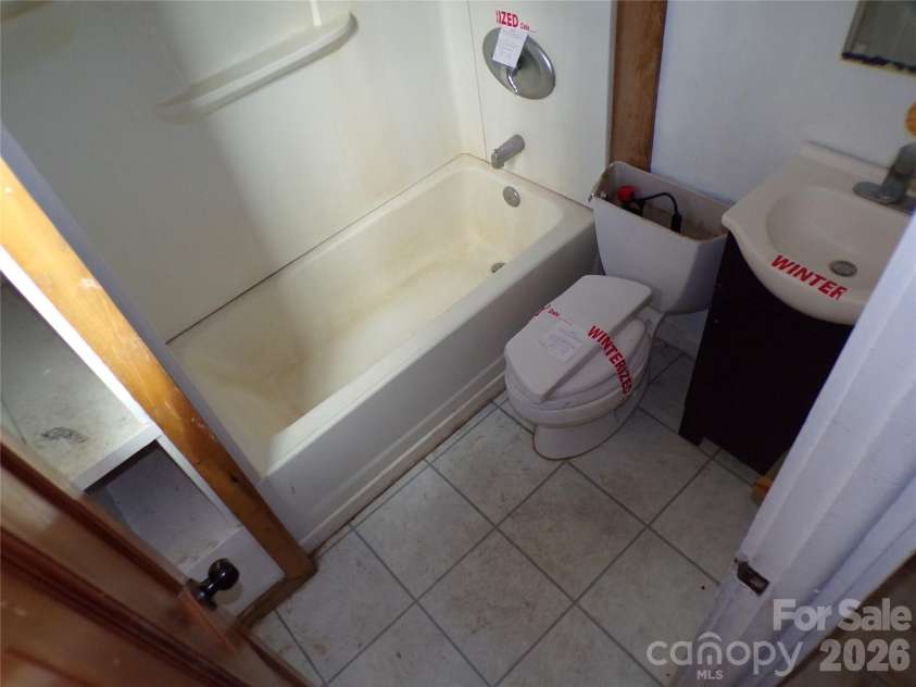 202 Honor Lane, Hendersonville, NC 28792.  MLS# CAR4345433, YatesRealty ID 18074. Bathroom