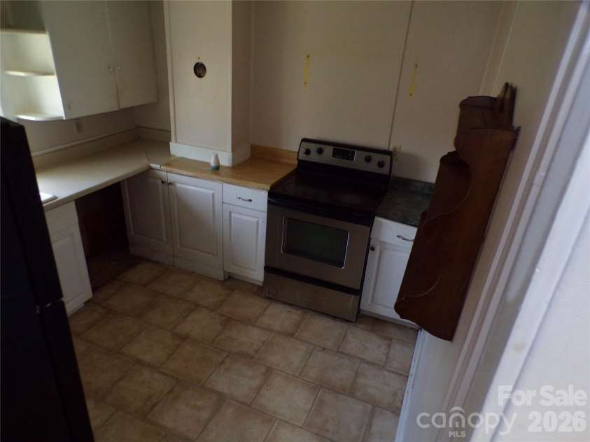 202 Honor Lane, Hendersonville, NC 28792.  MLS# CAR4345433, YatesRealty ID 18074. Kitchen