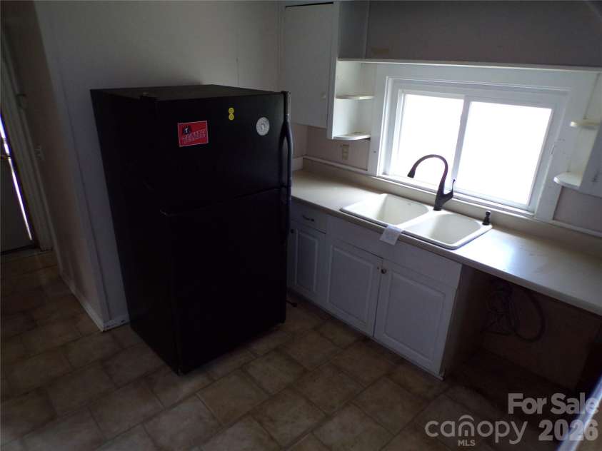 202 Honor Lane, Hendersonville, NC 28792.  MLS# CAR4345433, YatesRealty ID 18074. Kitchen