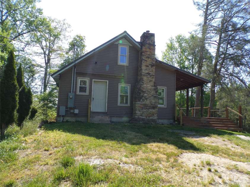 202 Honor Lane, Hendersonville, NC 28792.  MLS# CAR4345433, YatesRealty ID 18074. Left side view