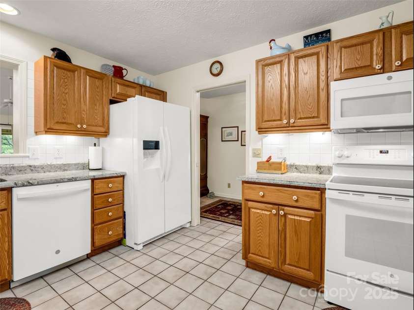 11 Wedge Court, Hendersonville, NC 28739.  MLS# CAR4260142, YatesRealty ID 18075. 