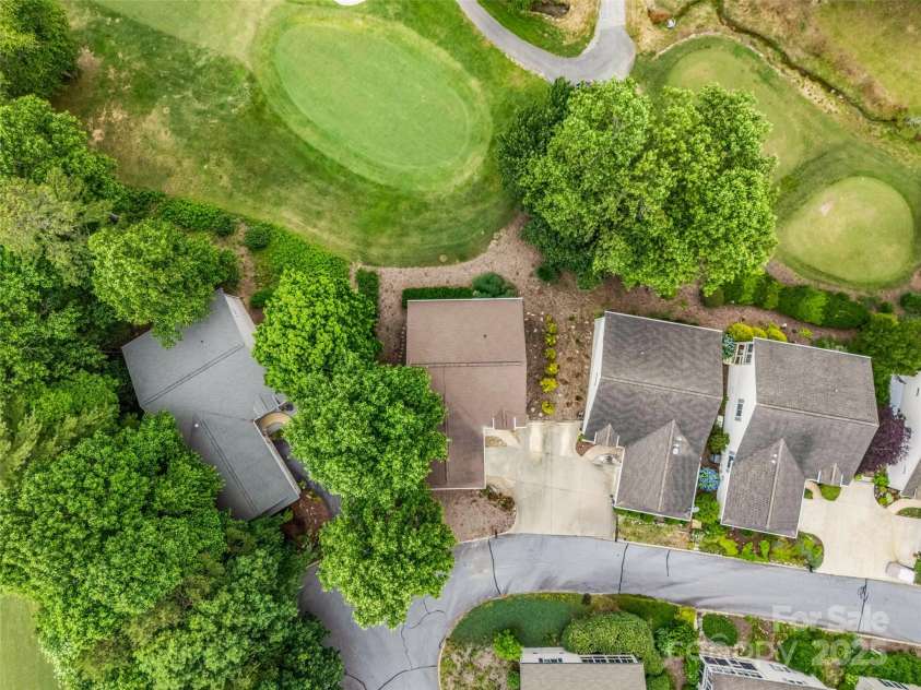 11 Wedge Court, Hendersonville, NC 28739.  MLS# CAR4260142, YatesRealty ID 18075. 