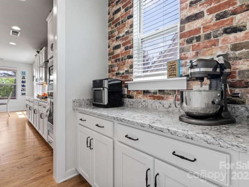 1274 Fishing Creek Road, Clover, SC 29710.  MLS# CAR4240716, YatesRealty ID 18076. Butlers pantry