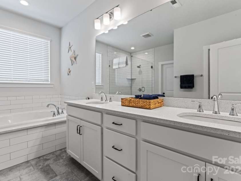 1274 Fishing Creek Road, Clover, SC 29710.  MLS# CAR4240716, YatesRealty ID 18076. Master bath